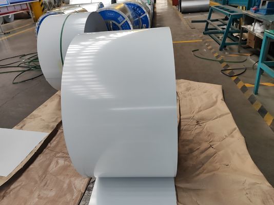 kaufen 700~1250mm vorgefärbte Stahlspule mit 30~275g/m2 Zinkbeschichtung und 3~8MT Spulengewicht für Dach- und Industrieanwendungen online manufacture
