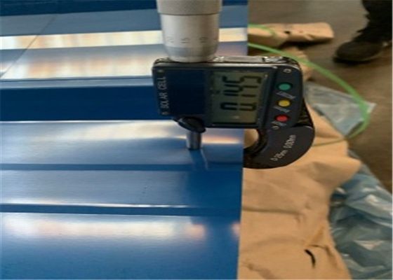 kaufen Gewölbtes Stahldach JIS G3312 CGCC 0.25mm bedeckt 820mm galvanisiertes Wellblech online manufacture