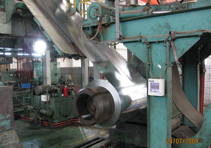 kaufen Z60Z275 Heißgetränkte galvanisierte Stahlspule 7501250mm Breite mit normalen, Mini- und Nullspangeln online manufacture