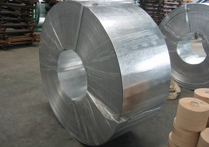 kaufen Z10 Z27 Heißgetränkt galvanisierter Stahlstreifen 300-400 mm Breite für Bau- und Schweißrohranwendungen online manufacture