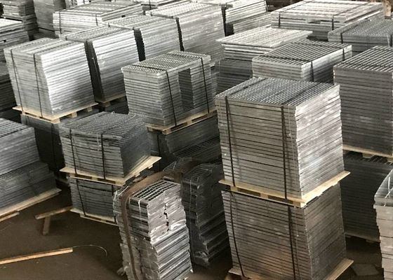 kaufen 30X3mm heißes eingetauchtes Stahlgitter täfelt galvanisiertes Stahlgerichts-Gitter online manufacture