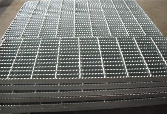 kaufen 700×1250mm vorgefärbte Stahlspule mit 10×25μm Oberbeschichtung und RAL-Farbsystem für architektonische und industrielle Anwendungen online manufacture