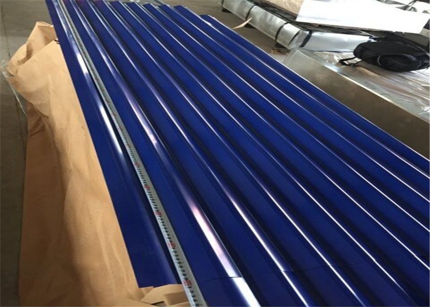 Gemalte gewölbtes Deckungs-Blatt-heiße eingetauchte galvanisierte Stahlspulen CGCC DX51D 900MM vor